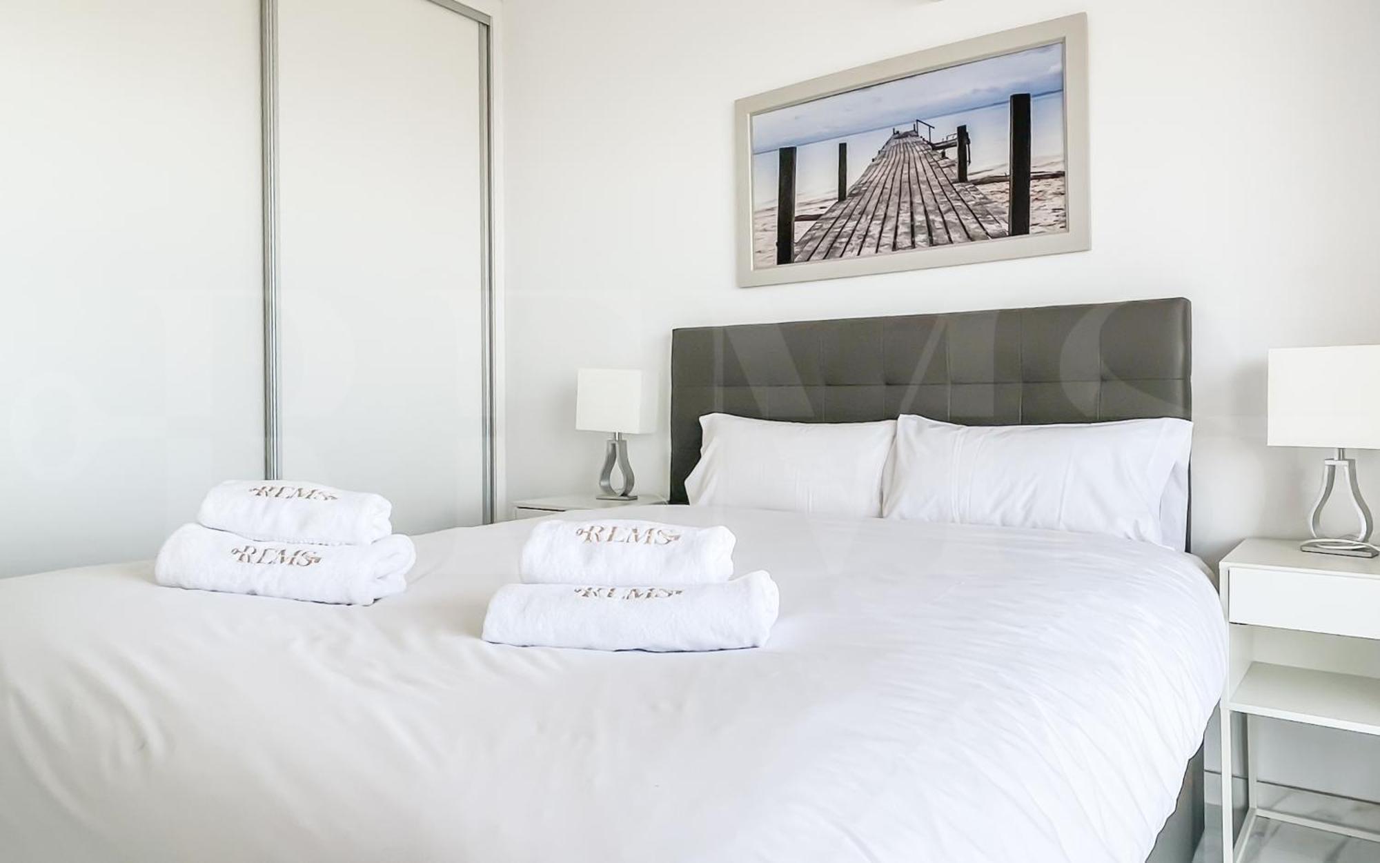 Sea-View Retreat 7 Minutes To The Beach Rems *